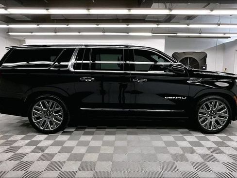 Used 2025 GMC Yukon XL Denali Ultimate AWD/4WD image 15