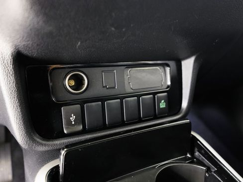 Used 2020 Mitsubishi Outlander ES image 26