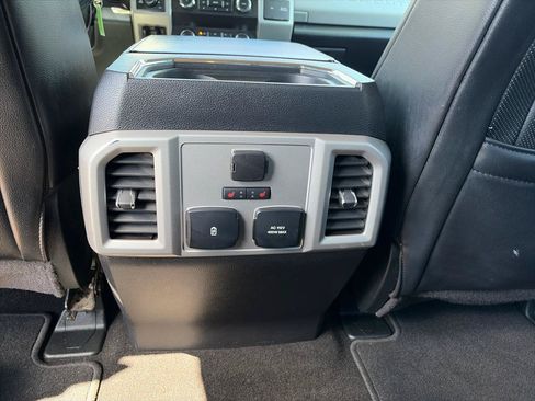Used 2019 Ford F250 Lariat w/ Chrome Package AWD/4WD image 12