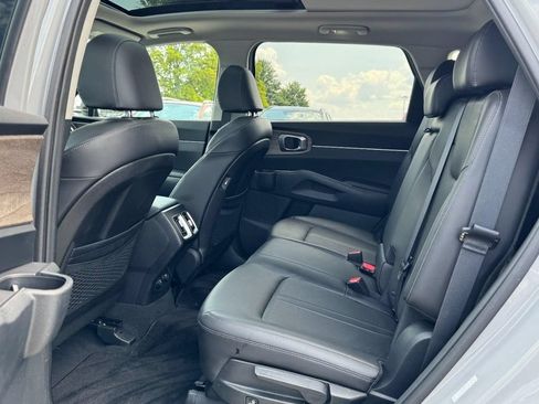 Used 2023 Kia Sorento S w/ Panoramic Sunroof Package AWD/4WD image 10