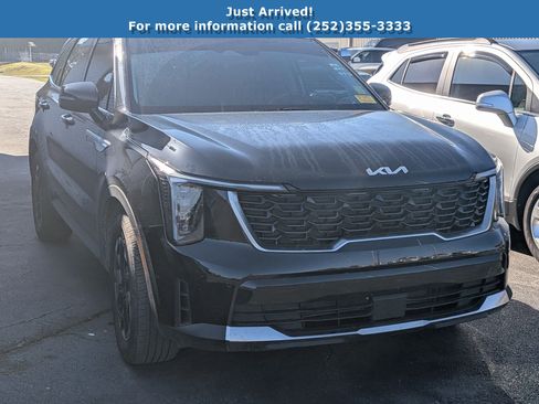 Used 2025 Kia Sorento S image 1