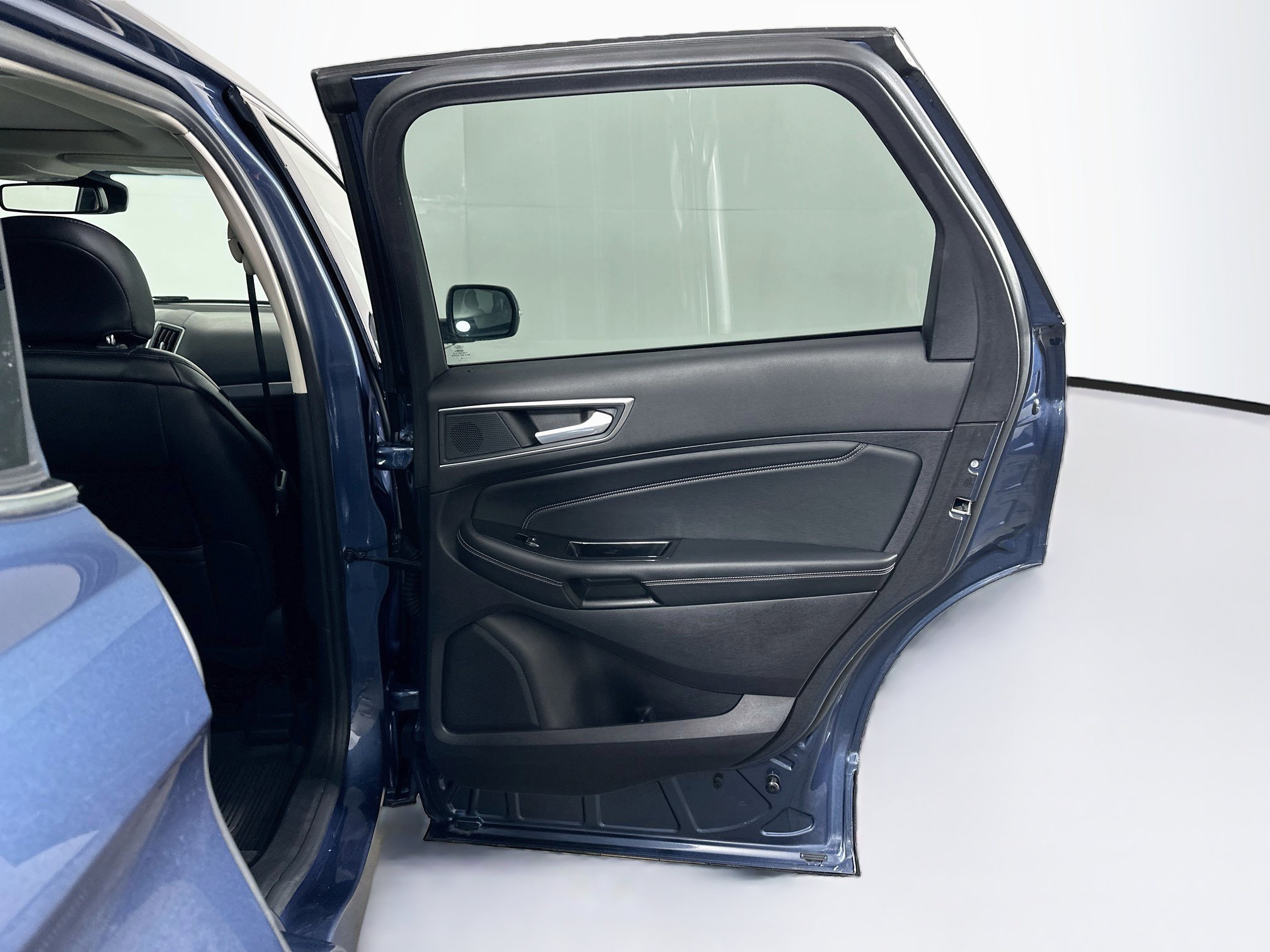Used 2019 Ford Edge Titanium w/ Cold Weather Package FWD image 31