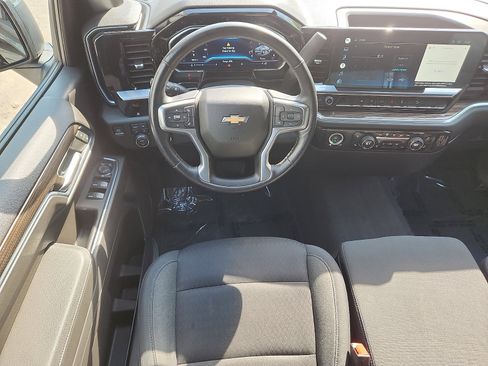 Certified 2022 Chevrolet Silverado 1500 LT w/ Z71 Off-Road Package AWD/4WD image 11