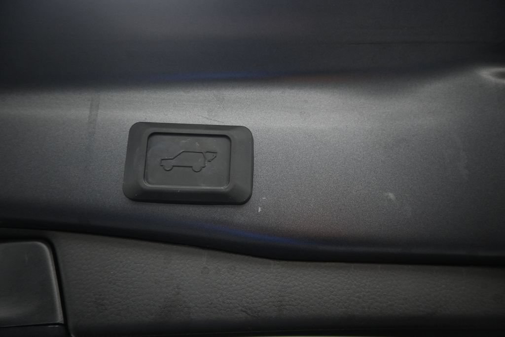Used 2025 Toyota RAV4 XLE w/ Convenience Package FWD image 19