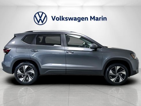 New 2026 Volkswagen Taos SE image 6