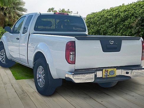 Used 2019 Nissan Frontier SV image 12