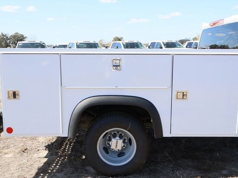 New 2025 GMC Sierra 3500 Pro w/ Convenience Package AWD/4WD image 8