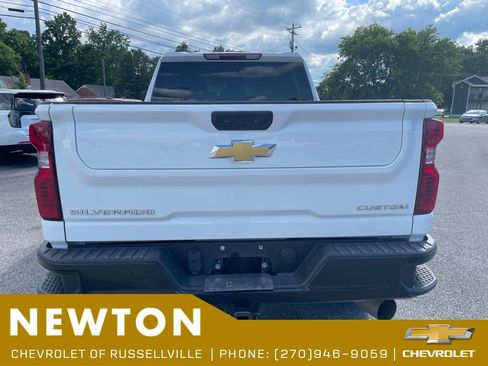 Used 2022 Chevrolet Silverado 2500 Custom w/ Custom Value Package AWD/4WD image 9