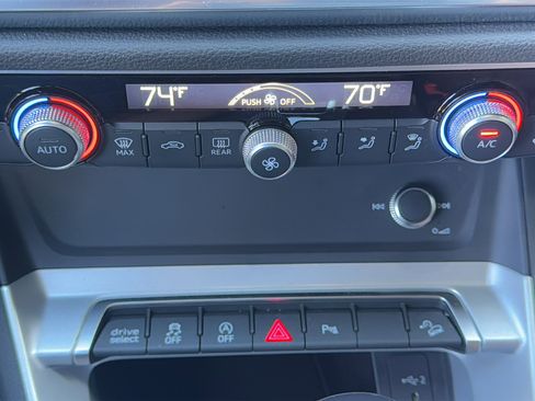 Certified 2025 Audi Q3 2.0T Premium image 20