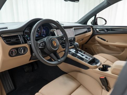 New 2026 Porsche Macan AWD/4WD image 4
