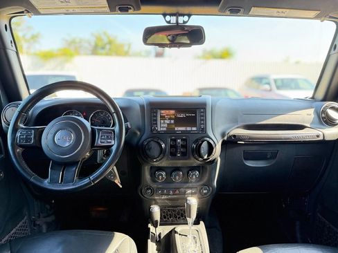 Used 2017 Jeep Wrangler Unlimited Sahara AWD/4WD image 27