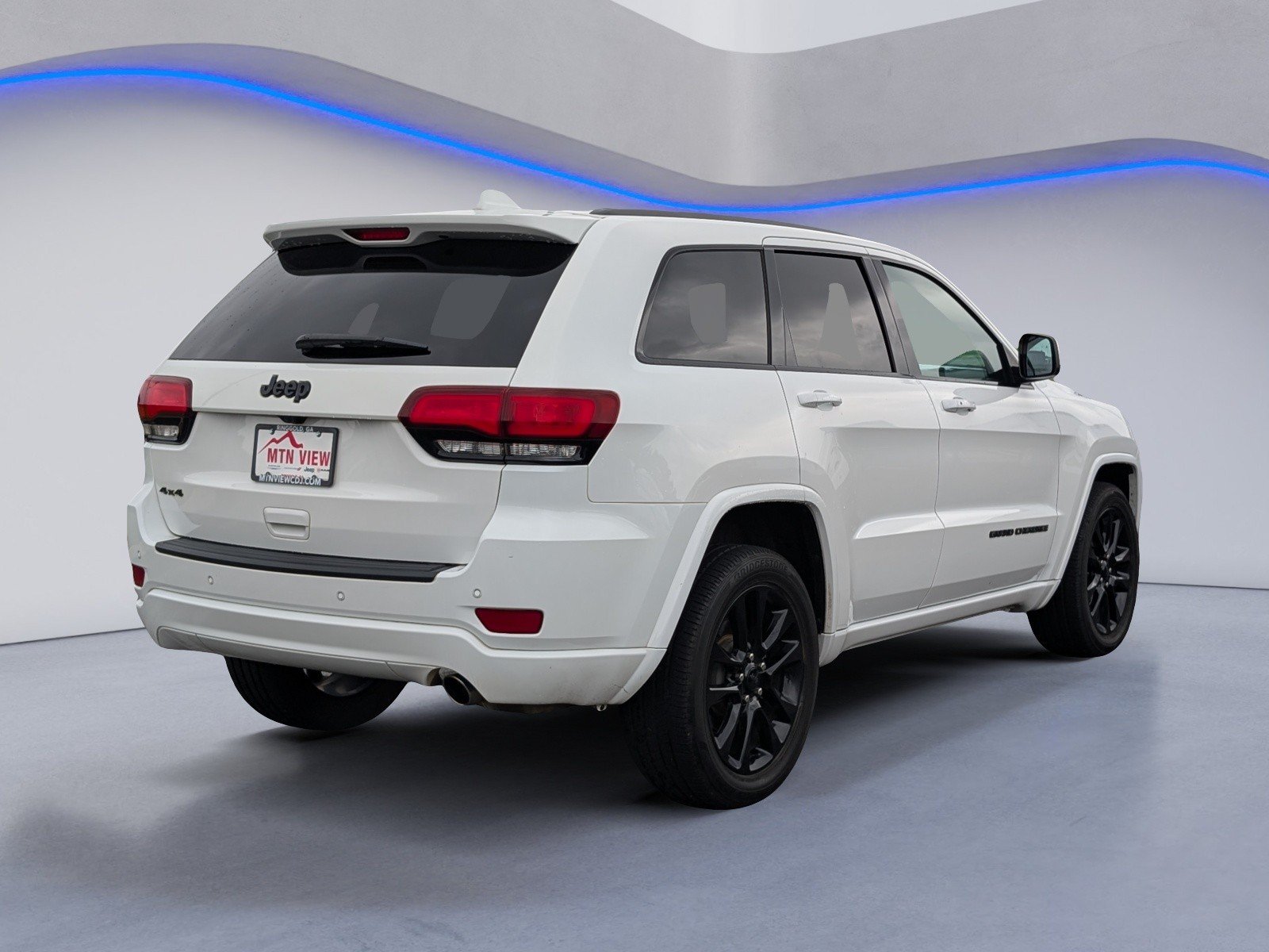 Used 2019 Jeep Grand Cherokee Altitude AWD/4WD image 9