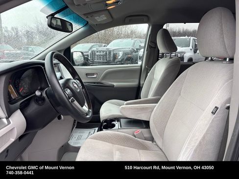 Used 2015 Toyota Sienna LE image 9