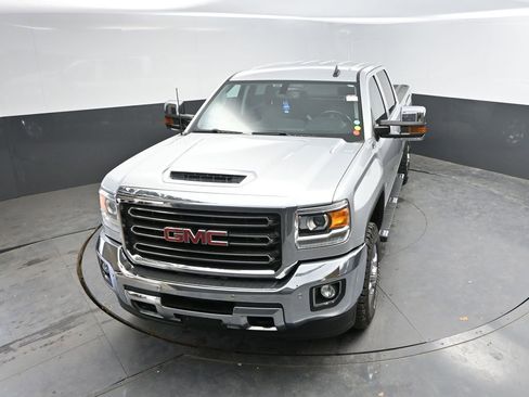 Used 2017 GMC Sierra 2500 SLT w/ Duramax Plus Package AWD/4WD image 27