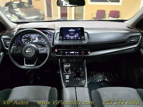 Used 2023 Nissan Rogue SV FWD image 18