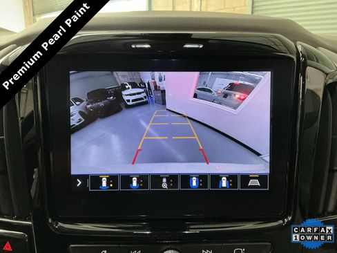 Used 2021 Chevrolet Traverse Premier image 24