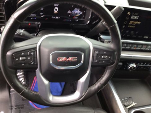 Used 2024 GMC Sierra 2500 SLT w/ SLT Premium Package image 17