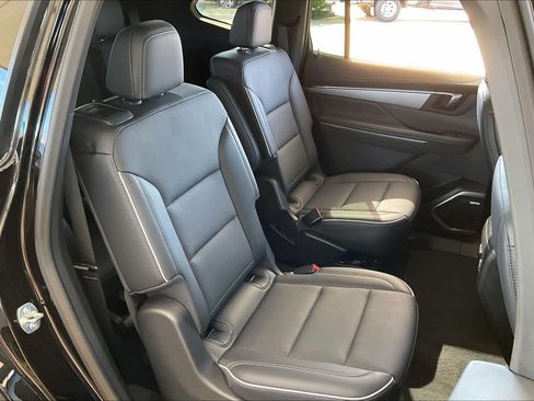 Certified 2025 Buick Enclave Preferred image 19