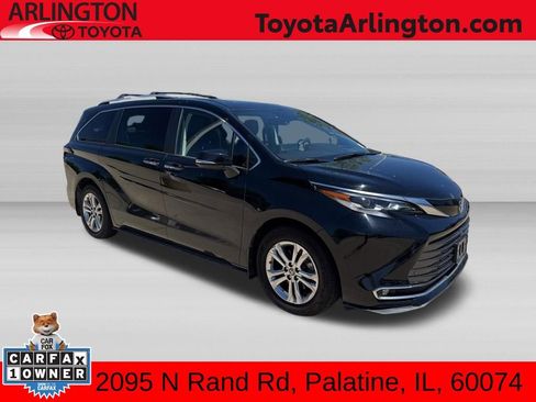 Used 2022 Toyota Sienna Platinum AWD/4WD image 1