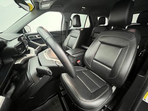 Used 2023 Ford Explorer XLT w/ Equipment Group 202A AWD/4WD image 21