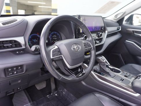 Used 2023 Toyota Highlander Platinum image 15