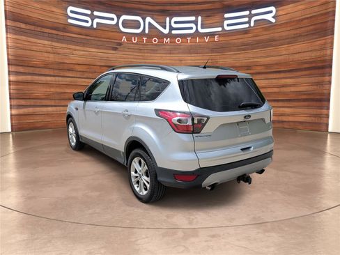 Used 2017 Ford Escape SE w/ Equipment Group 201A FWD image 3