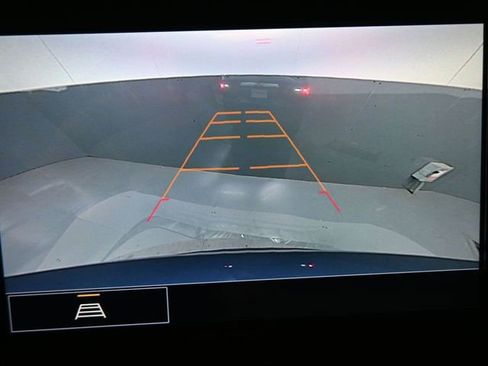 Used 2022 Chevrolet Traverse LT image 32