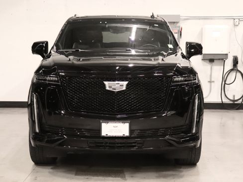 Used 2024 Cadillac Escalade Sport w/ LPO, ONYX Package AWD/4WD image 8