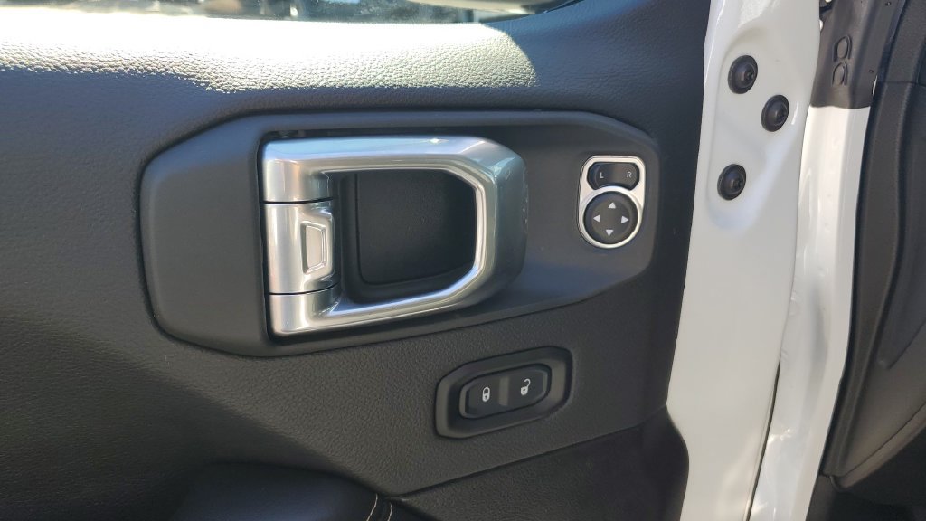 Used 2026 Jeep Wrangler Unlimited Sahara AWD/4WD image 21
