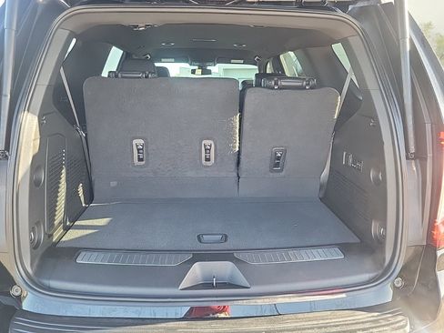 Used 2022 GMC Yukon Denali RWD image 9