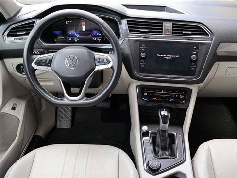 Used 2024 Volkswagen Tiguan SE AWD/4WD image 24