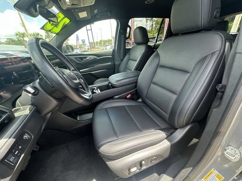 Used 2025 Chevrolet Traverse LT FWD image 19
