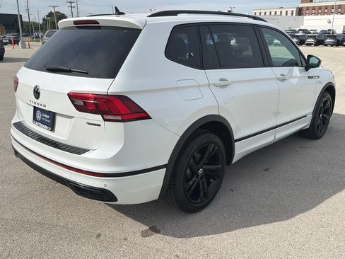 Used 2024 Volkswagen Tiguan SE R-Line AWD/4WD image 6