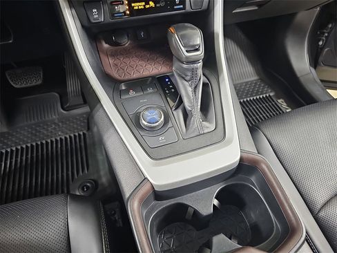 Used 2020 Toyota RAV4 Limited image 32