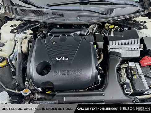 Certified 2017 Nissan Maxima SR w/ Midnight Edition FWD image 30