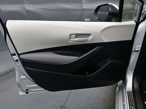 Used 2025 Toyota Corolla LE w/ LE Premium Package image 9