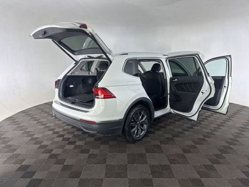 Used 2022 Volkswagen Tiguan SE AWD/4WD image 17