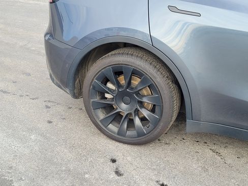 Used 2020 Tesla Model Y Long Range image 10