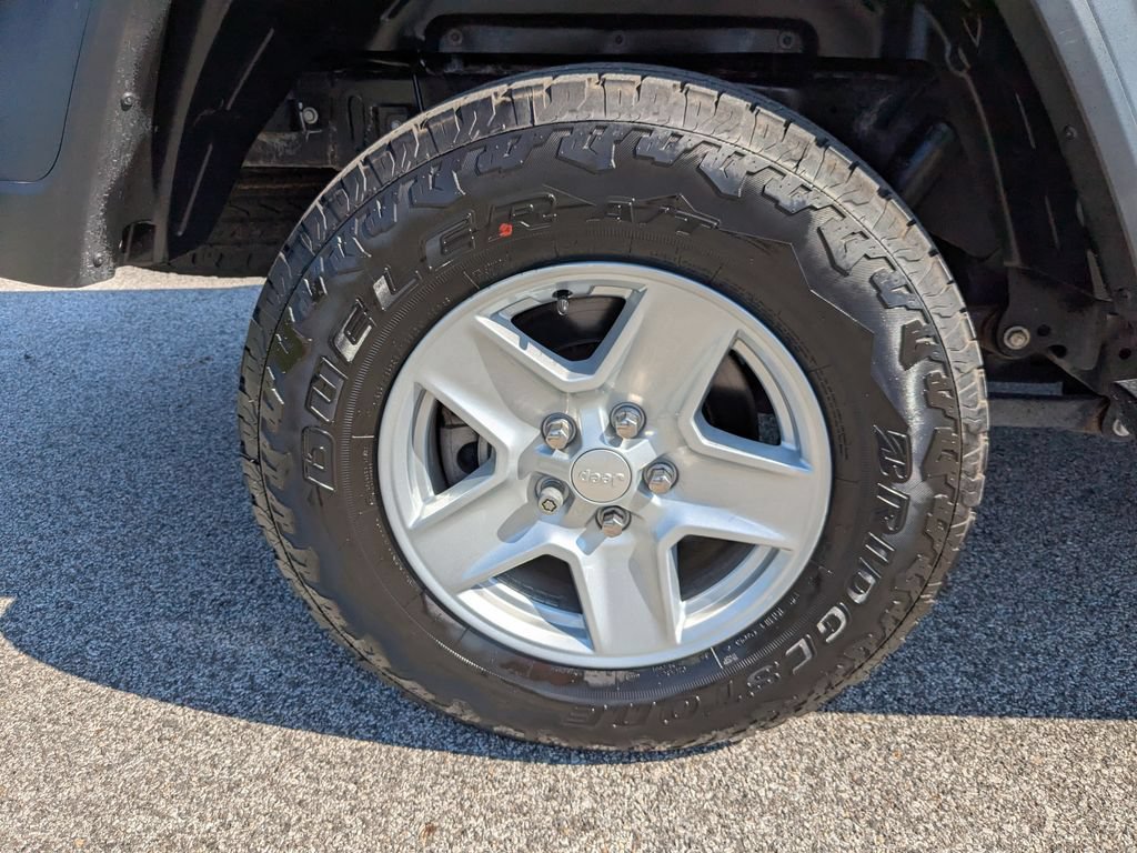 Used 2020 Jeep Gladiator Sport w/ Quick Order Package 24S AWD/4WD image 18