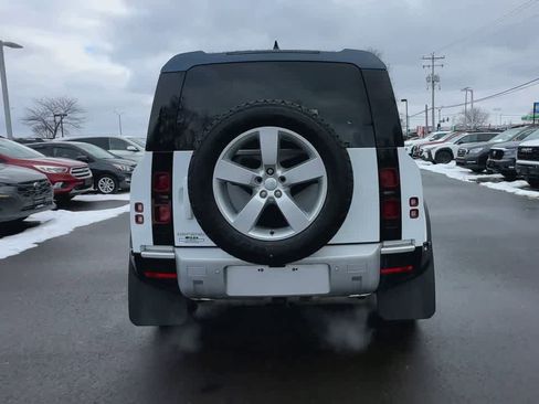 Used 2025 Land Rover Defender 90 S image 7