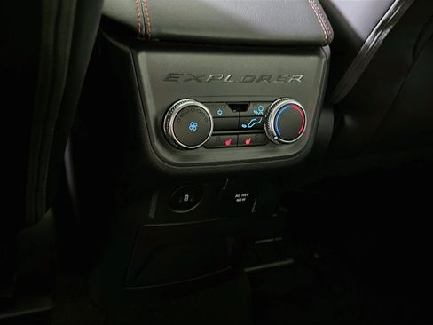 Used 2025 Ford Explorer ST-Line w/ Premium Package AWD/4WD image 26