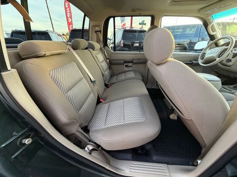 Used 2004 Ford Explorer Sport Trac 4x4 image 7