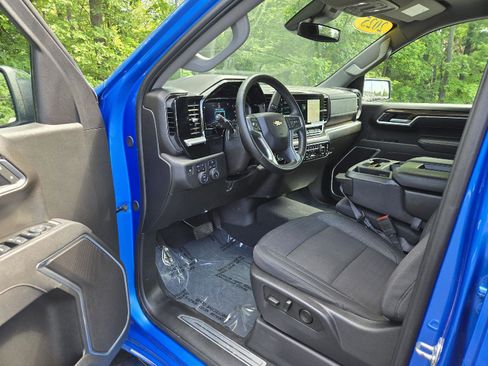 Used 2025 Chevrolet Silverado 1500 LT AWD/4WD image 11