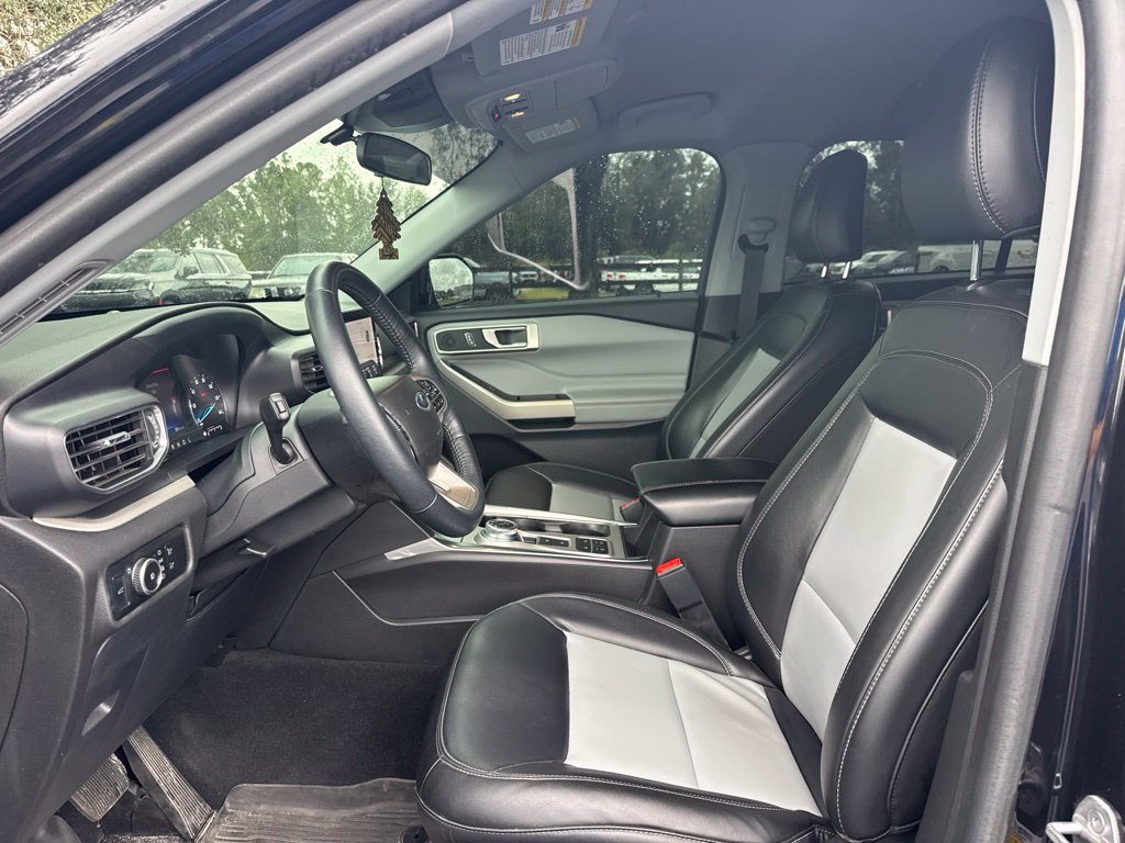 Used 2023 Ford Explorer XLT w/ Equipment Group 202A RWD image 10
