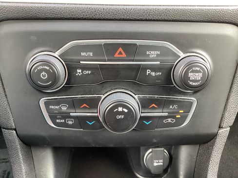 Used 2020 Dodge Charger SXT RWD image 20