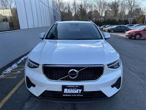 Certified 2023 Volvo XC40 B5 Core w/ Convenience Package image 3