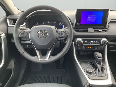 Used 2023 Toyota RAV4 XLE image 15