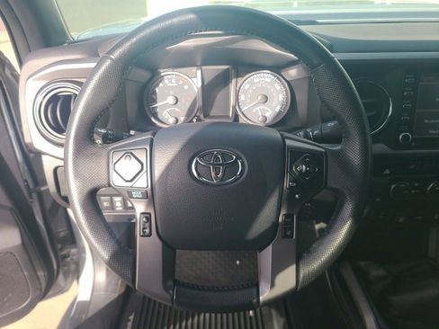 Used 2020 Toyota Tacoma TRD Sport image 19