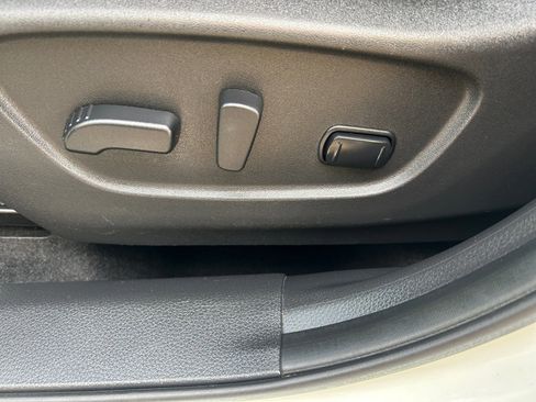 Used 2019 Nissan Rogue SV w/ Sun & Sound Touring Package image 16