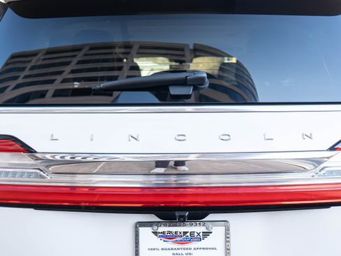 Used 2018 Lincoln Navigator Select w/ Technology Package image 52